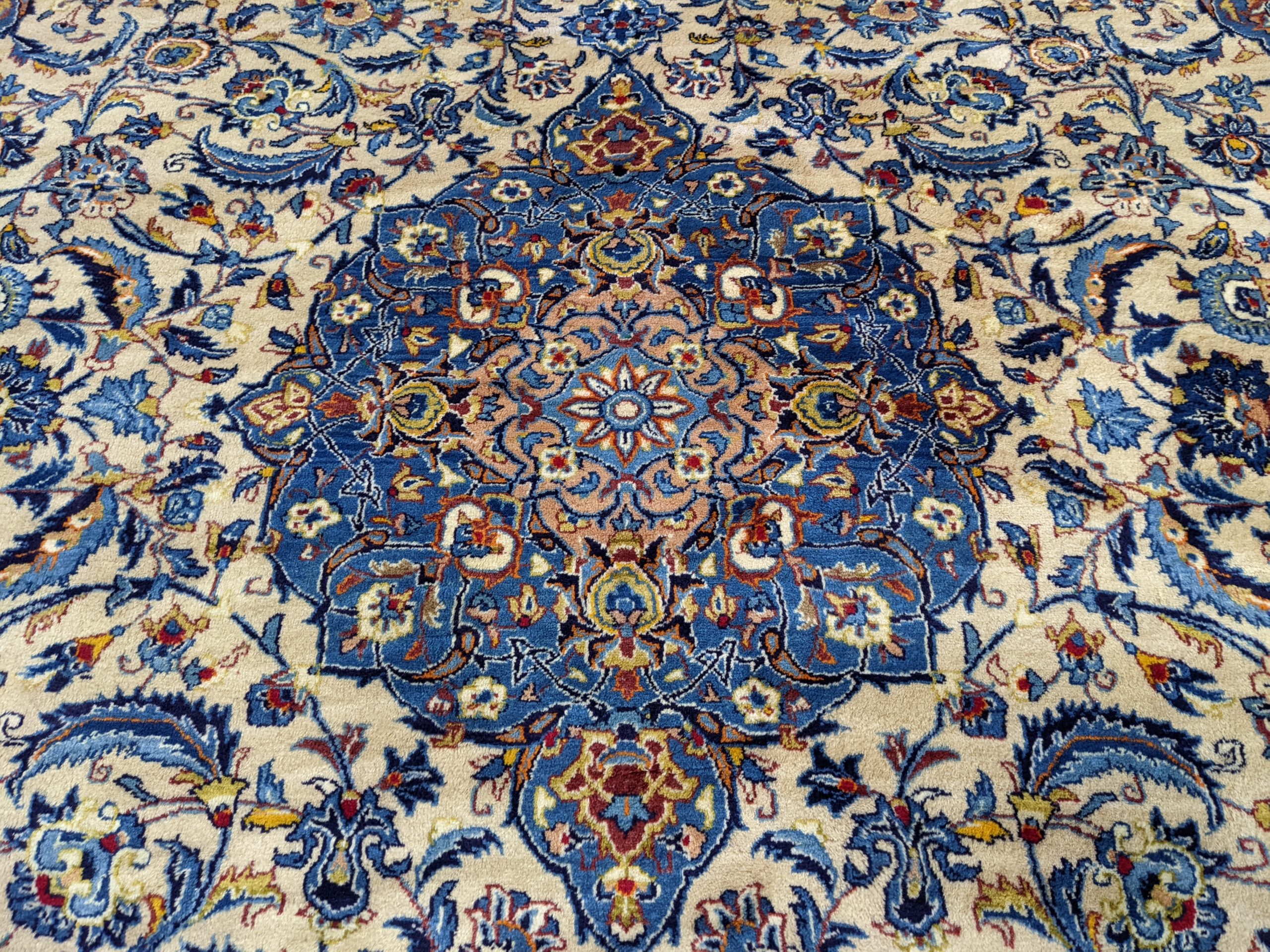 9'8" x 12'8" Ivory Kashan Persian Rug