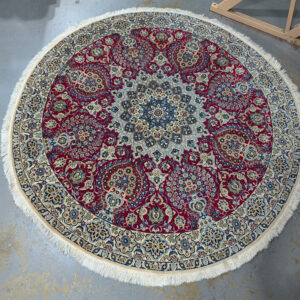 6' Round Nain Persian Rug