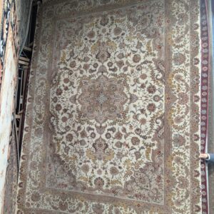 8'7"x11'7" Chinese Tabriz Rug